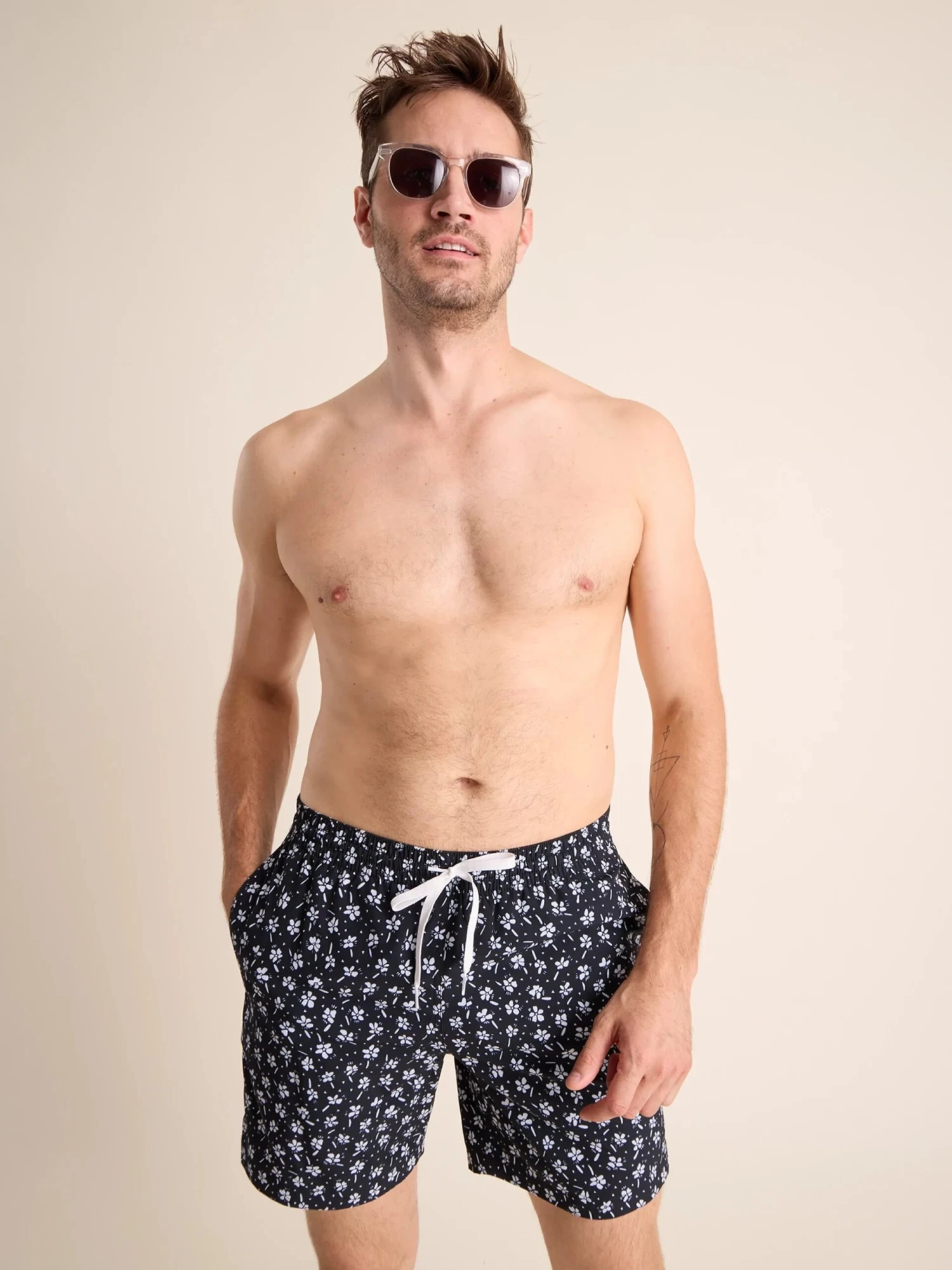 The Daisy Dives 7" (Classic Swim Trunk) 1 The Daisy Dives 7" (Classic Swim Trunk)